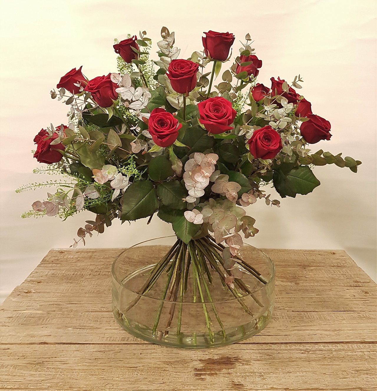 Ramo de 24 rosas rojas Red Naomi con tallo de 70 cm